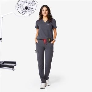 Figs Limited Edition Charcoal Gray Catarina Top and Kade Cargo Pant Size Small